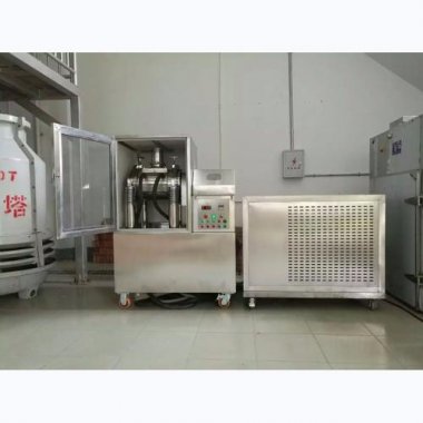 青島妖精视频一区二区三区研發生產的大型低溫粉碎機組實現完全聯動自動化