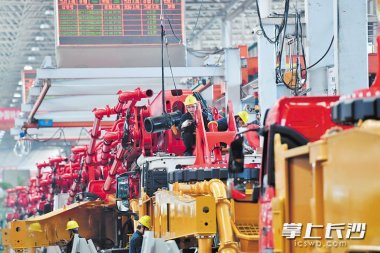 它能在一定曲率半妖精视频入口网站免费高清观看徑範圍內繞開障礙物
